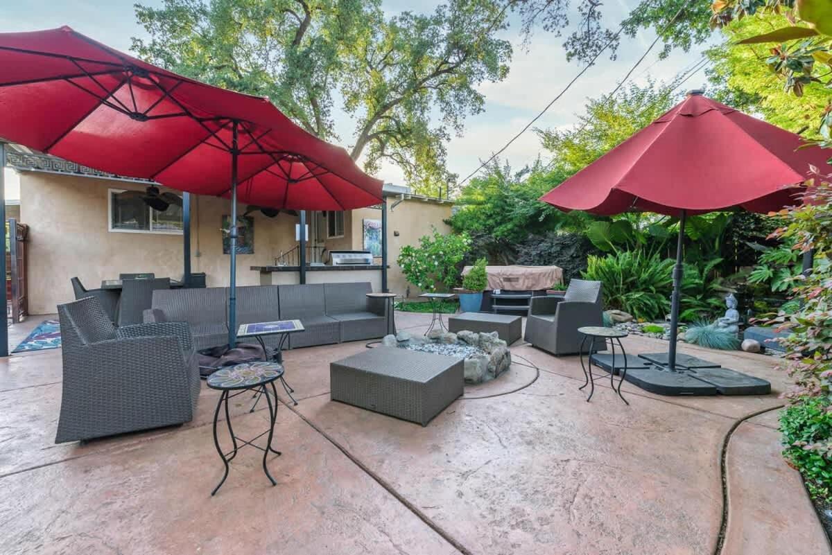 Seq Parks-house With Hot Tub Fire Pit Koi Pond Outdoor Kitchen